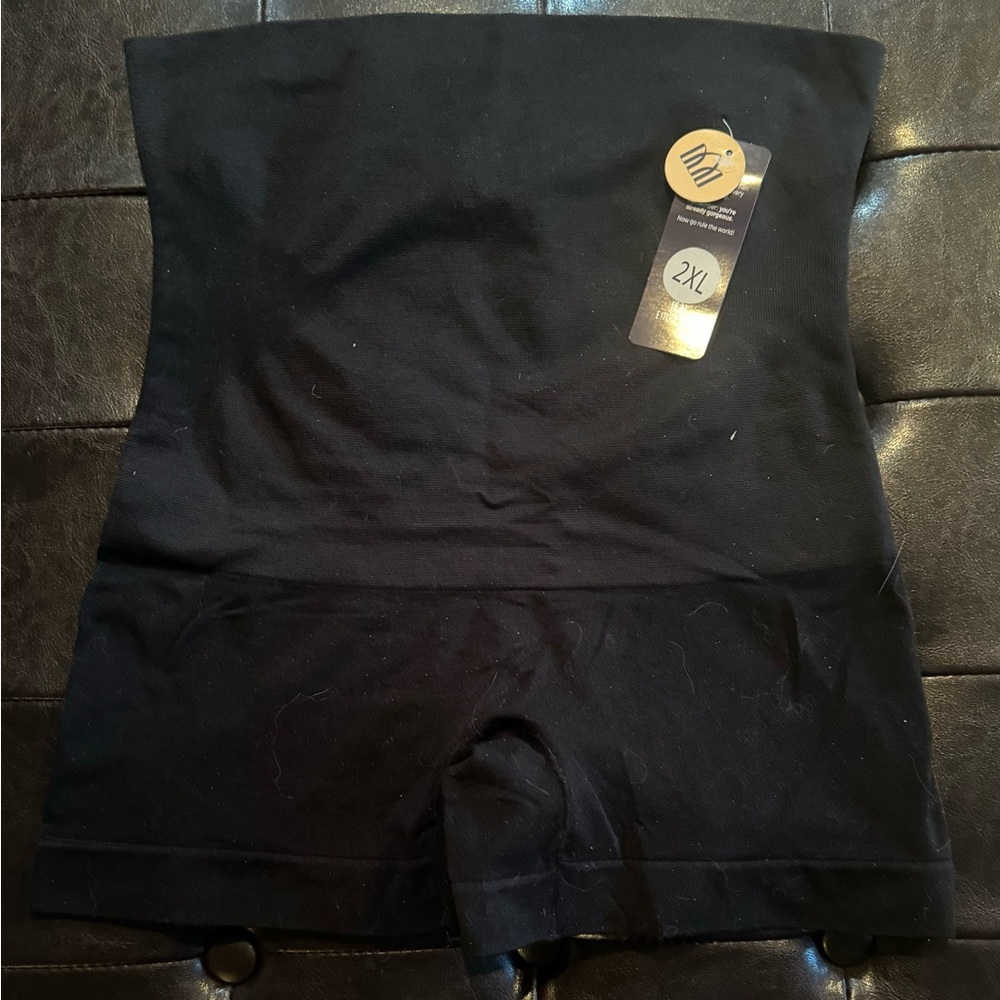 - empetua body shaper  boy short 2xl. NWT